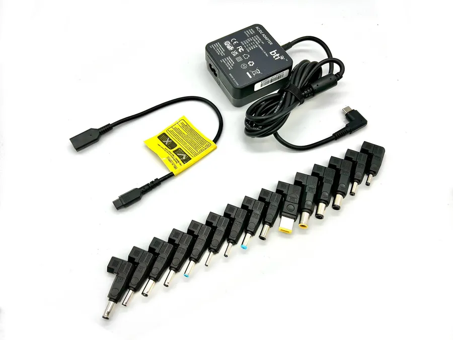 65W UNIVERSAL AC ADAPTER/